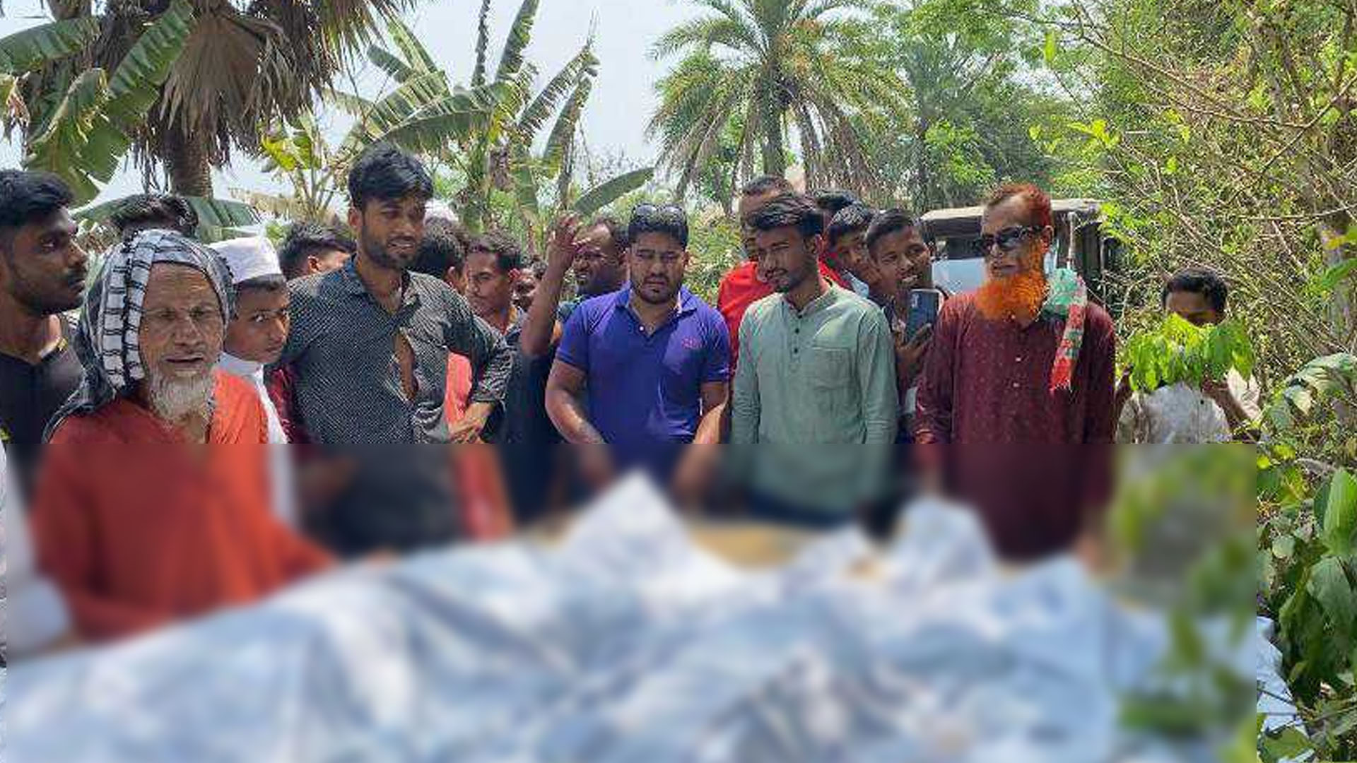 পাশাপাশি কবরে শায়িত হলেন তিন ভাই